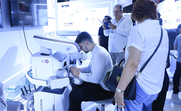 16创新转化成果展亮相FDI 2025世界口腔医学大会 (3).jpg